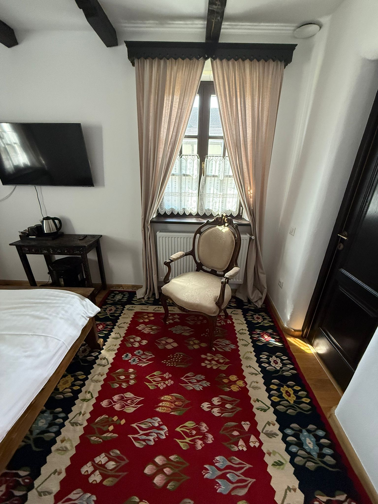 Camera 2 – lumină naturală